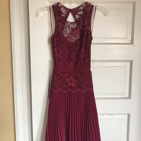 Lace Midi Skater Dress with Pleated Skirt - Picture 2 of 4